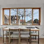 4 Bedroom Gorgeous In Aakirkeby 別荘