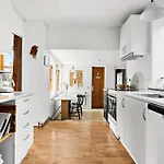 4 Bedroom Gorgeous In Aakirkeby 別荘 Åkirkeby