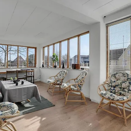 4 Bedroom Gorgeous In Aakirkeby 別荘 *