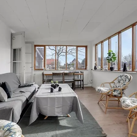 Dom wakacyjny 4 Bedroom Gorgeous In Aakirkeby Åkirkeby