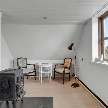 4 Bedroom Gorgeous In Aakirkeby Åkirkeby