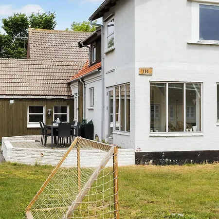 別荘 4 Bedroom Gorgeous In Aakirkeby *